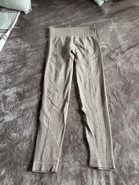 Seamless High-Waist Leggings in brown